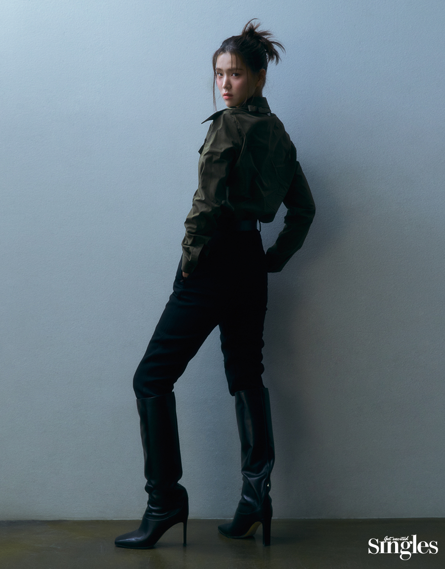 김지은이 지미추를 착용하고 촬영한 싱글즈 화보